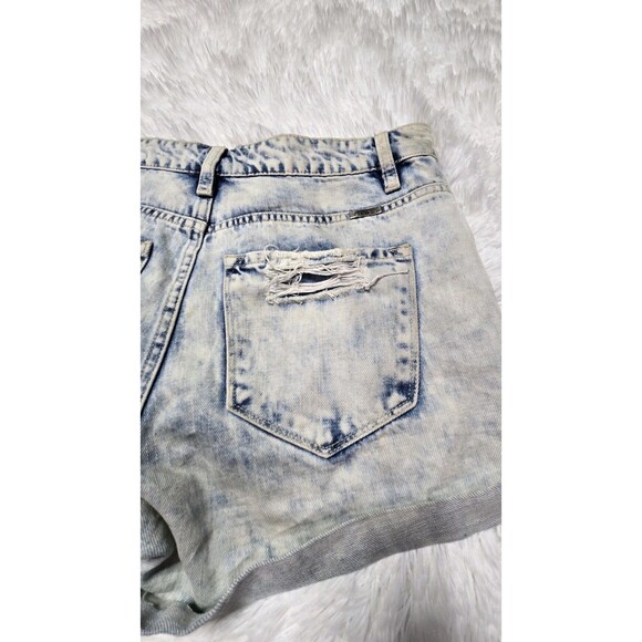 KanCan Distressed Cut-Off Denim Jean Shorts Size Medium 28x2 - Picture 6 of 8